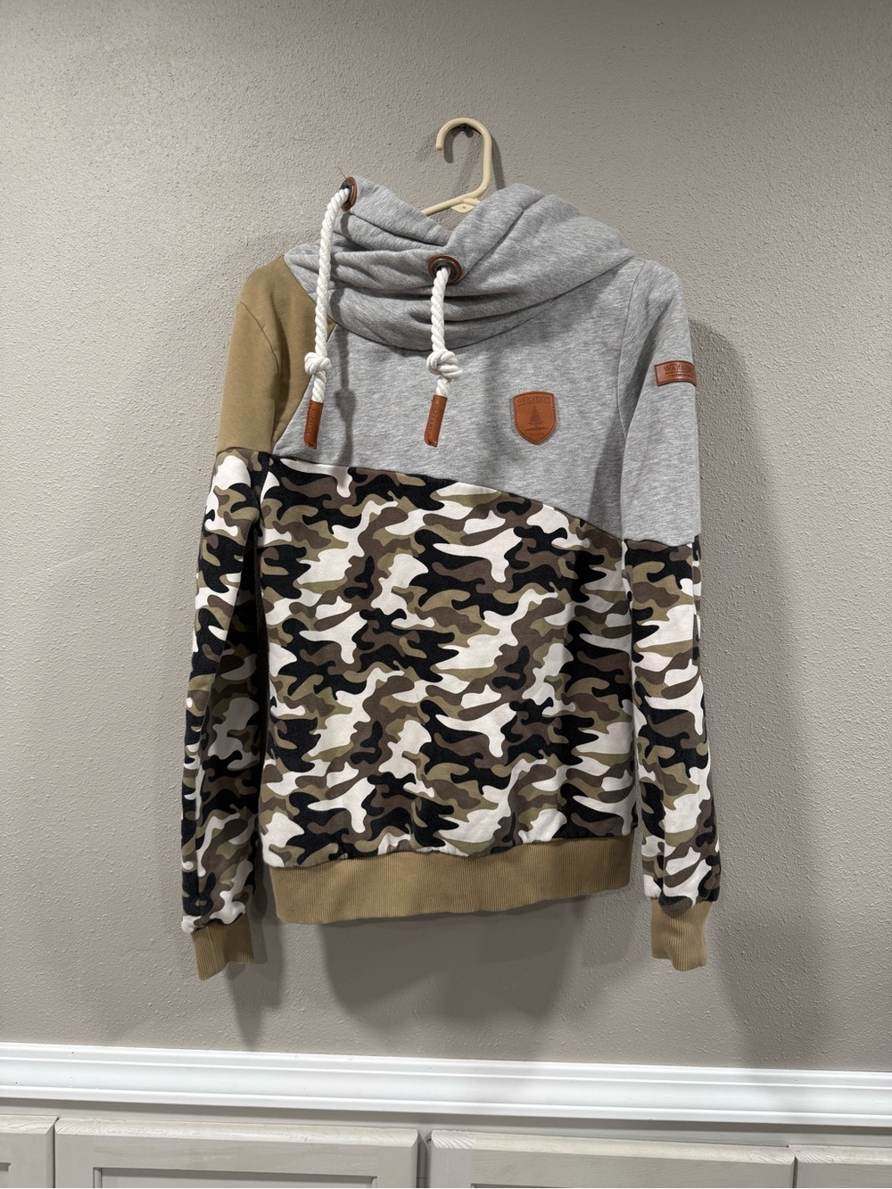 Wanakome Reyene Hooded Sweatshirt - Picture 2 of 8